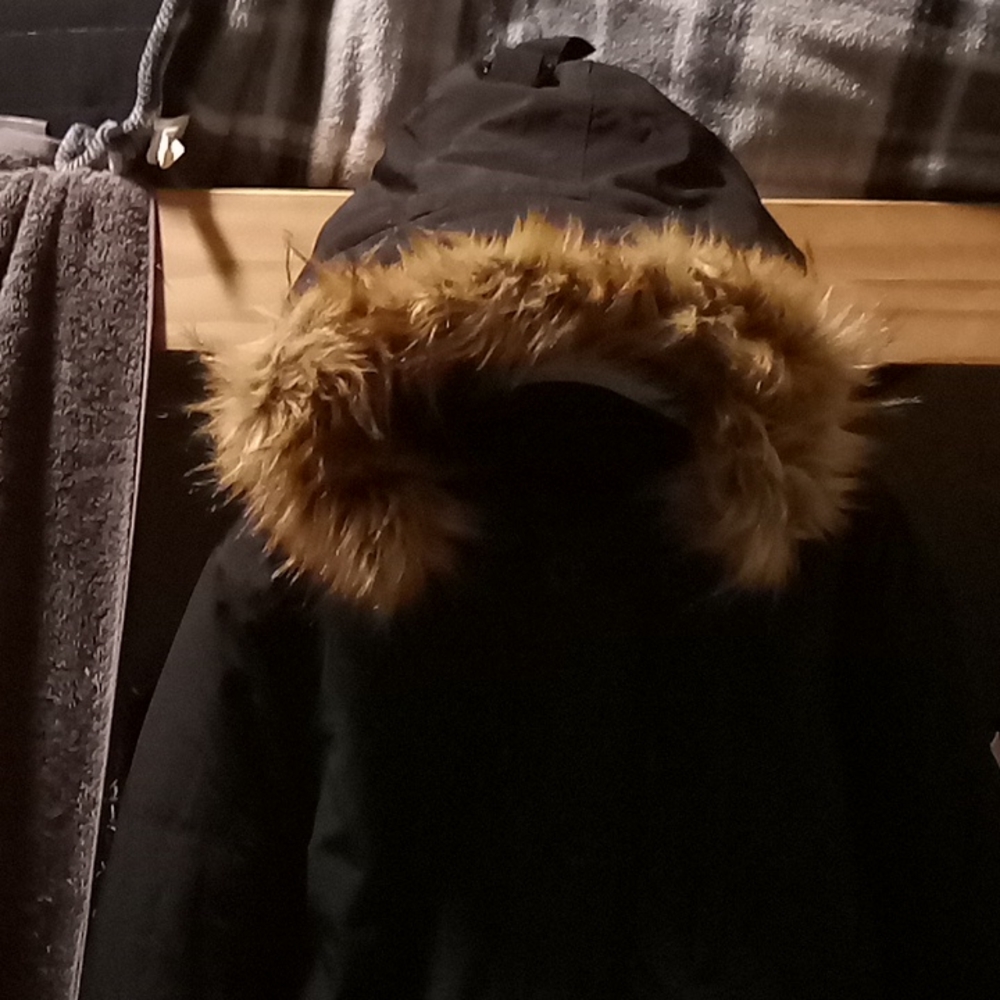 Guess winter jacket extra large black with fur